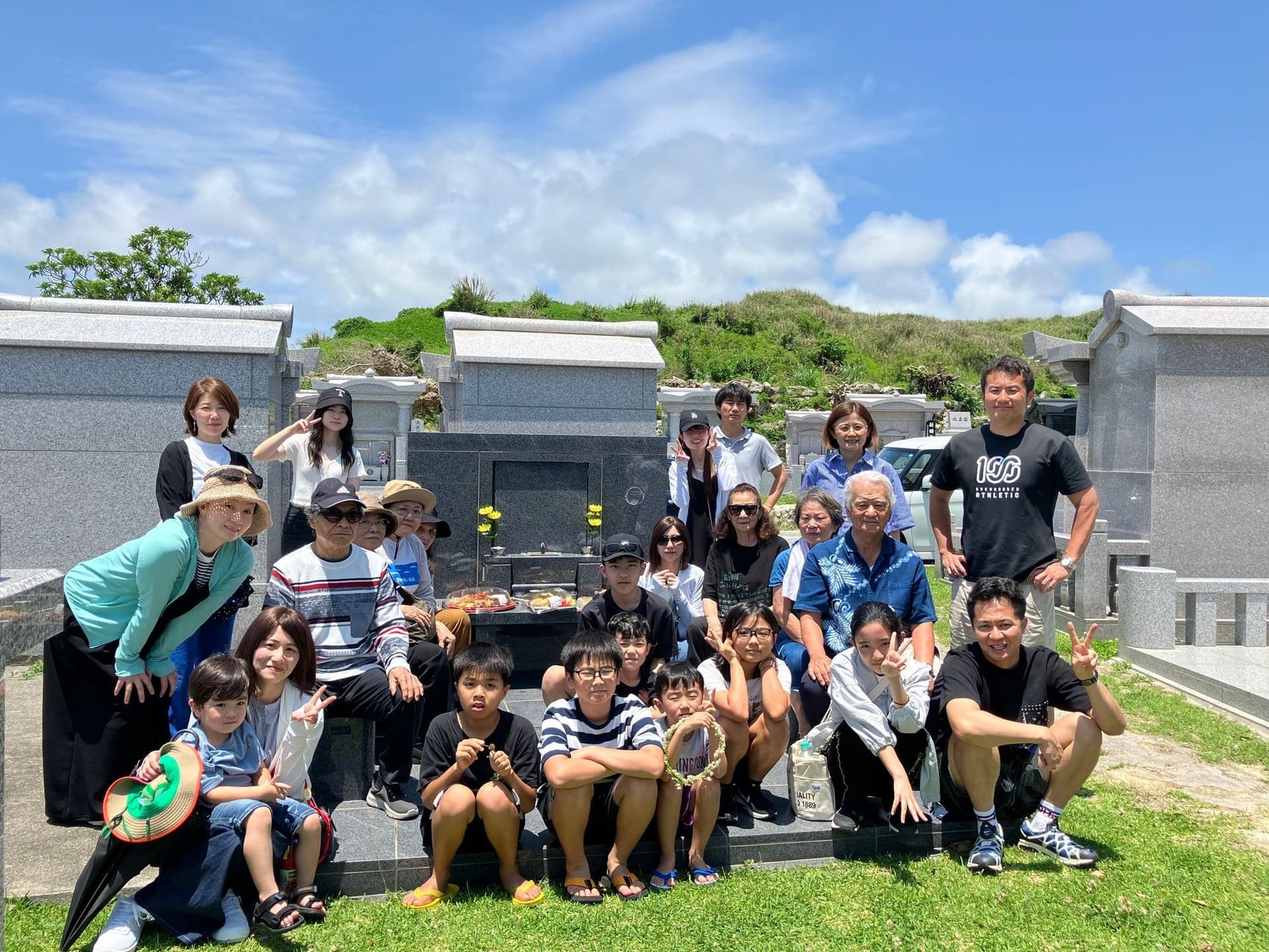 清明祭 — 大家族の記念撮影